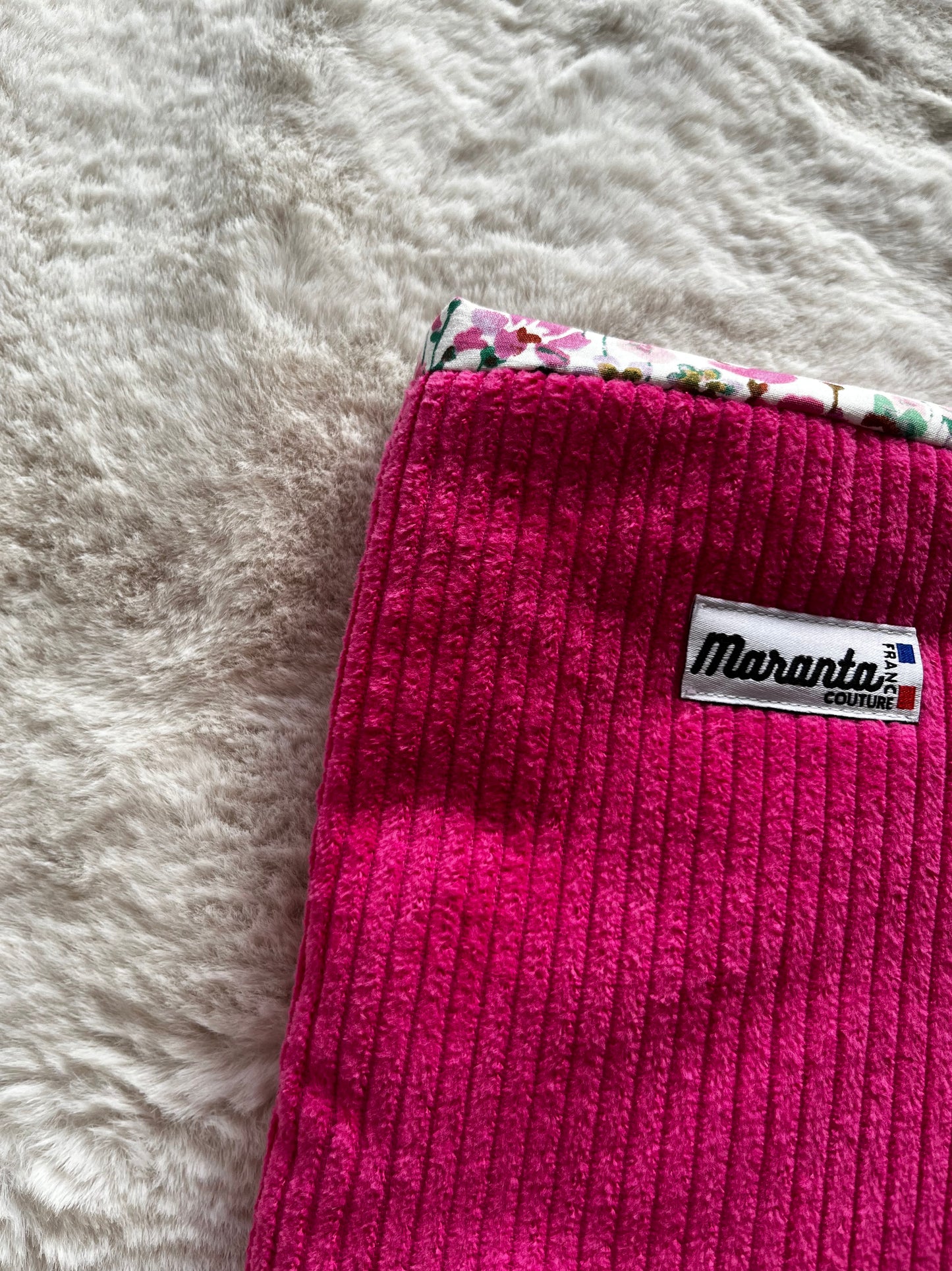Pochette à livre velours rose fuchsia
